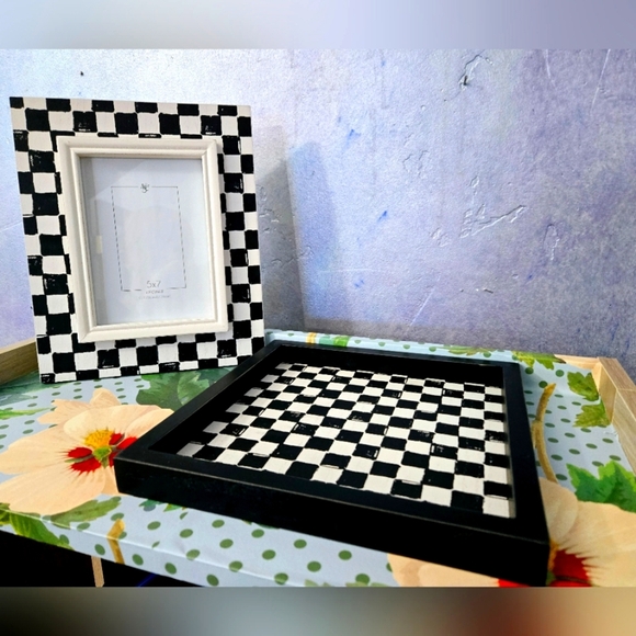 Black and white checkered wooden 5x7 picture frame & tray set - Picture 1 of 9